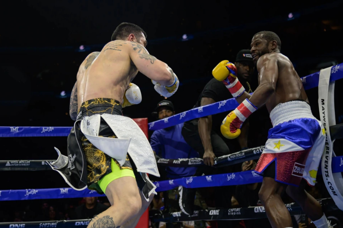 John Gotti III goes after Floyd Mayweather despite the fact that their fight inside the FLA Live Arena in Sunrise, Florida was stopped.